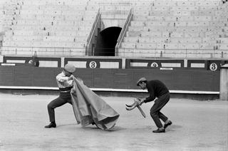 Tori e Toreri, 001-034-03 Il torero in allenamento, 1958 Plaza de Toros de Las Ventas, Madrid (Spagna)
