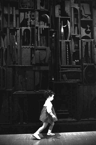New York, 002-065-24
Scultura di Louise Nevelson, 1968
Museo d'Arte Moderna, New York (USA)