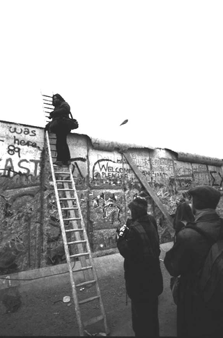 La caduta del Muro di Berlino, 002-093-18
1989
Muro di Berlino, Berlino (Germania)