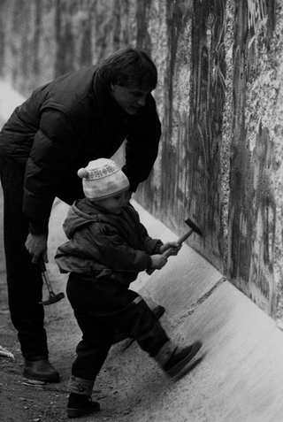 La caduta del Muro di Berlino, 002-086-08
1989
Muro di Berlino, Berlino (Germania)