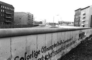 Berlino, 002-084bis-04
Sofortige Öffnung (Apertura immediata), 1963
Muro di Berlino, Berlino (Germania)