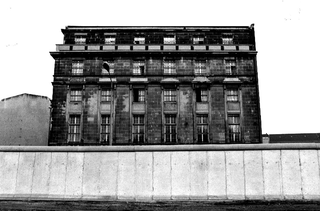 Berlino, 002-084bis-14
Muro ripulito per la visita di John F. Kennedy, 1963
Muro di Berlino, Berlino (Germania)