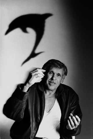 Sport e sportivi, 070-491-37
L'apneista Jacques Majol ritratto davanti all'ombra di un delfino, 1983
Studio Carlo Orsi, Milano (Italia)