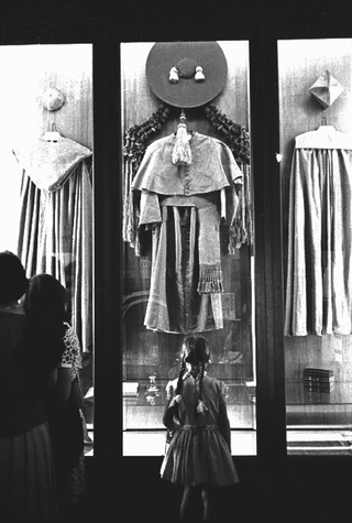 W il Papa, 011-009-06L'abito del Papa. Museo delle Poverelle, 1965Sotto il Monte Giovanni XXIII, Bergamo (Italia)