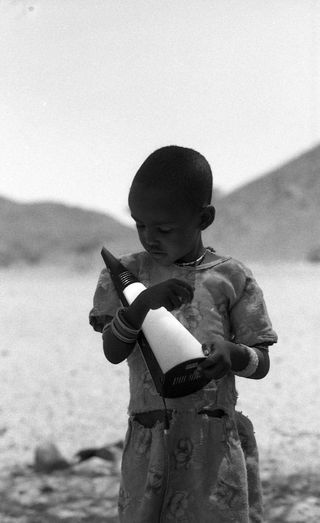 Cassina, 023-121-02
Pubblicità lampada Jota di Hikaru Mori per Nemo del gruppo Cassina,
(Sudan)