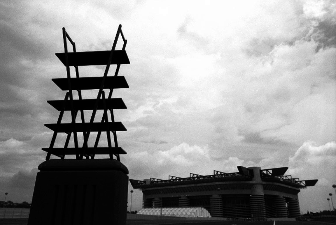 Cassina, 022-074-03
Libreria Nuvola Rossa di Vico Magistretti per Cassina, 1990
Stadio San Siro, Milano (Italia)
