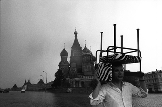 Alias, 021-026-30 Carlo Forcolini con la poltrona 