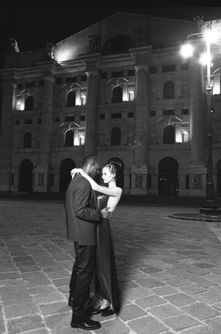 Sera a Milano, 009-020-06
Adriana Sklenaricova, 1997
Piazza Affari, Milano (Italia)