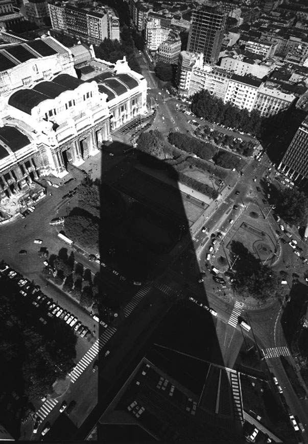 Grattacielo Pirelli, 005-055-17
Ombra sulla città, l'ombra del grattacielo Pirelli, 1961
Stazione Centrale, Milano (Italia)