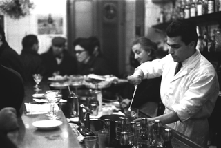 Bar Jamaica, Milano, 004-025-10
La signora Lina Mainini proprietaria, barman e clienti dietro al bancone, 1961
Bar Jamaica, Milano (Italia)
