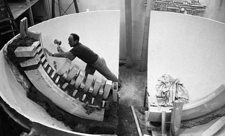 Arnaldo Pomodoro, 079-007-11 Arnaldo Pomodoro all'opera, Anni '60 Studio Arnaldo Pomodoro, Milano (Italia)