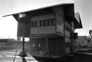 Architetture di Giandomenico Belotti, 021-011-08
Casa bifamiliare, 1975
Albino (Italia)